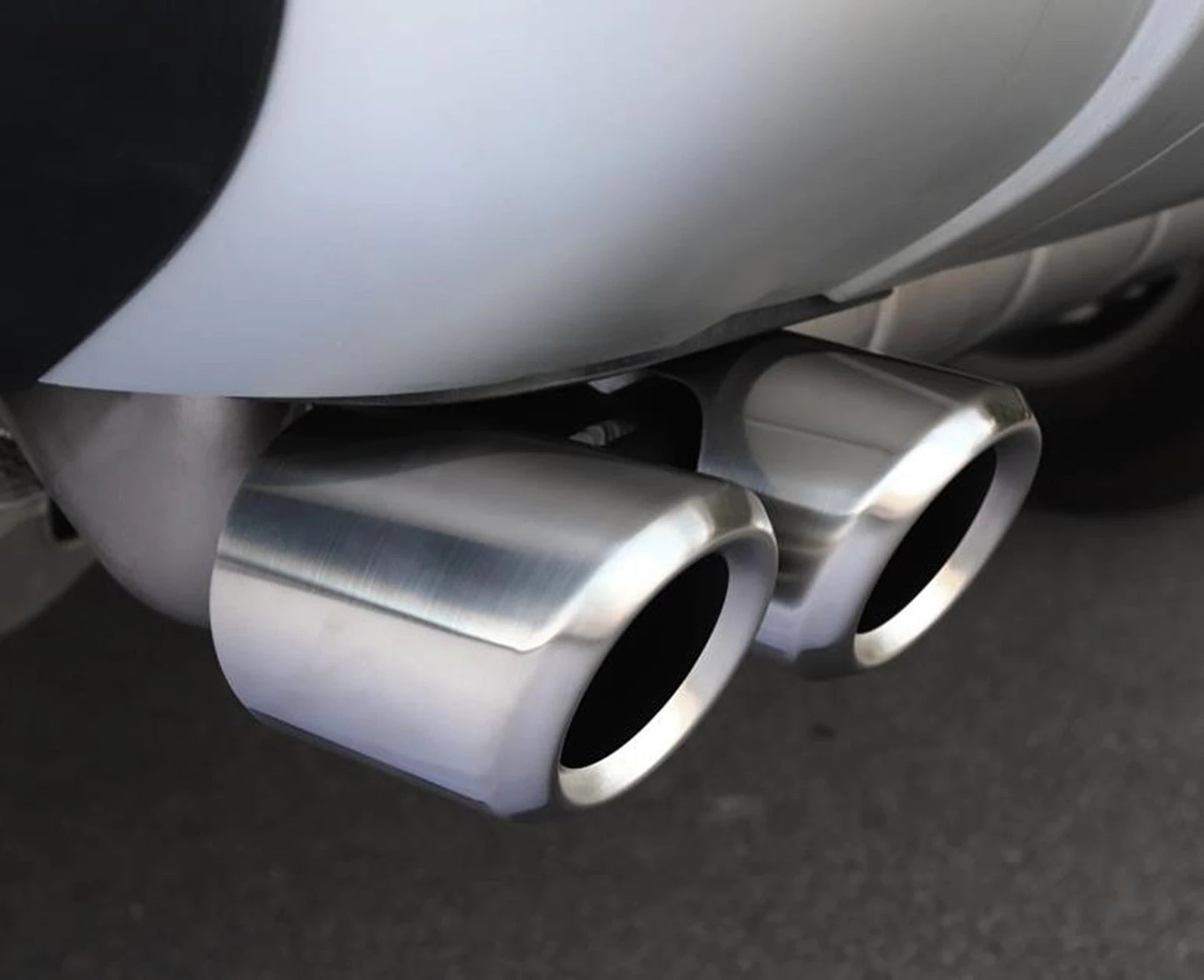 Land Rover Defender 2020-23 90 110 3.0L Silver Rear Tail Exhaust Pipes Muffler Tip (Silver-3.0L)…